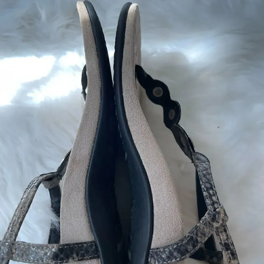 Vionic Gray& tan snake skin prints Tstrap thong sandals silver tone acce…